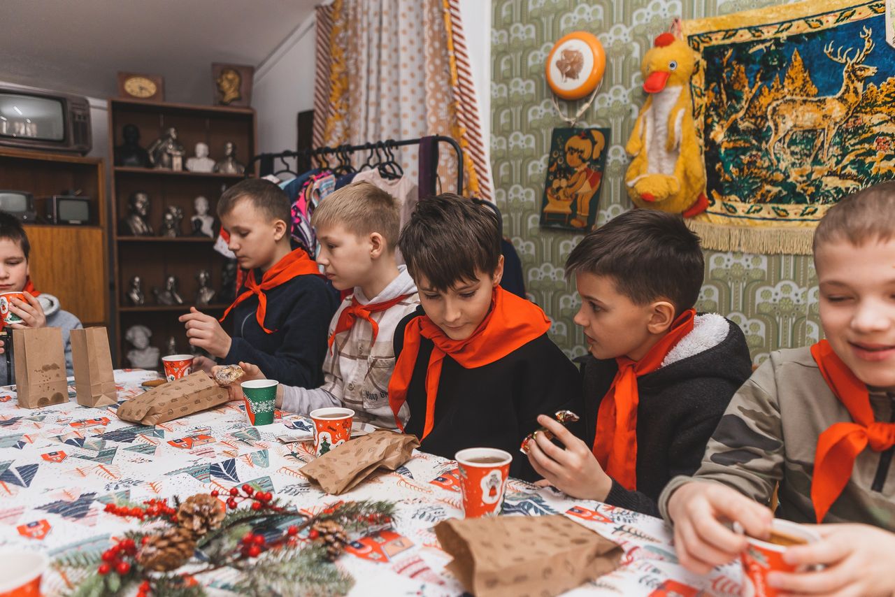 НОВОГОДНЕЕ ПУТЕШЕСТВИЕ «НАЗАД В СССР»